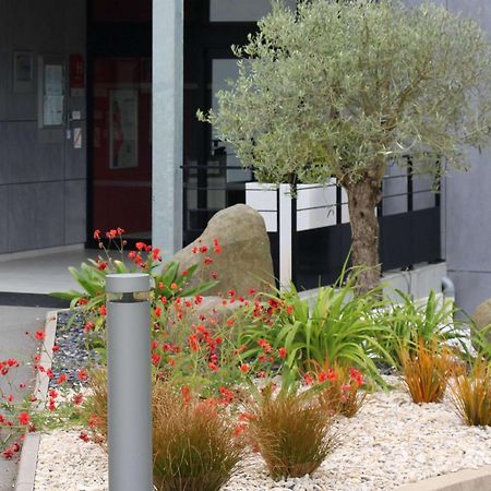 Hotel Ibis Guingamp Coeur De Bretagne Ploumagoar エクステリア 写真