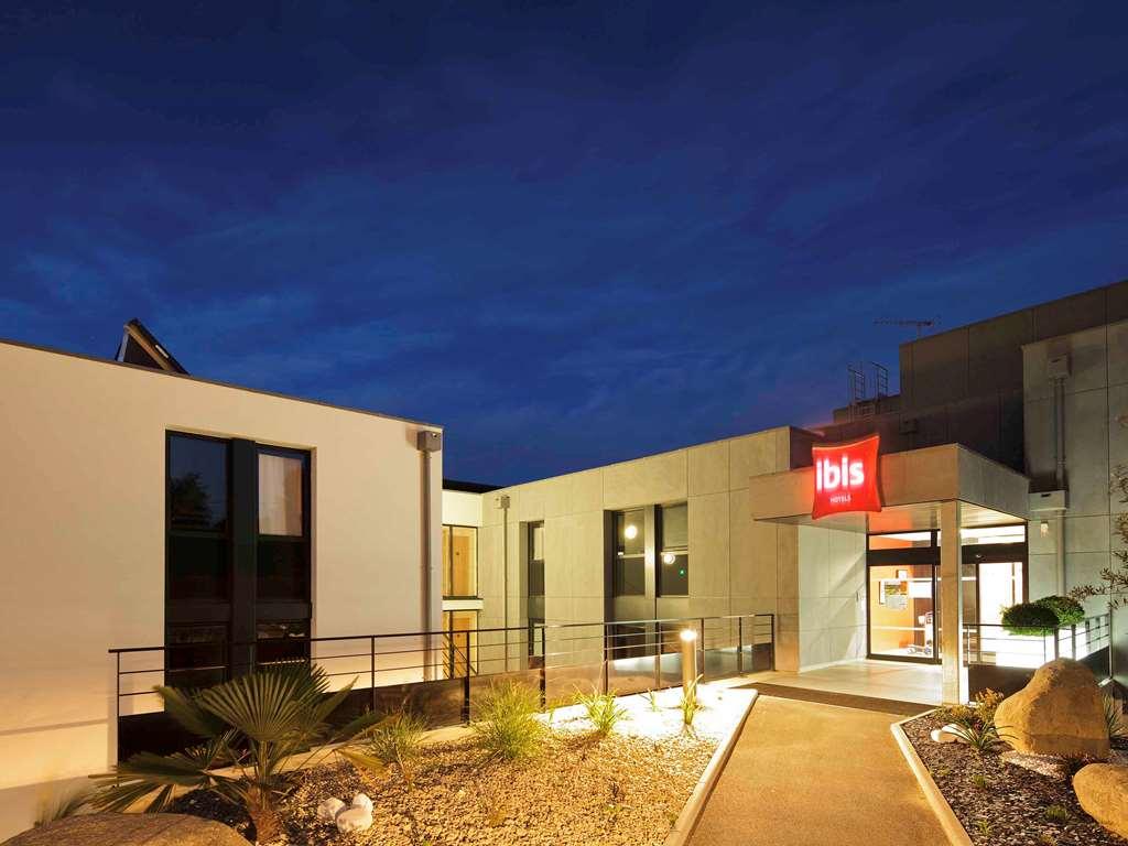 Hotel Ibis Guingamp Coeur De Bretagne Ploumagoar エクステリア 写真