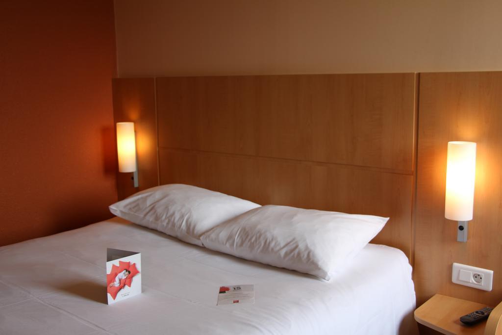 Hotel Ibis Guingamp Coeur De Bretagne Ploumagoar 部屋 写真