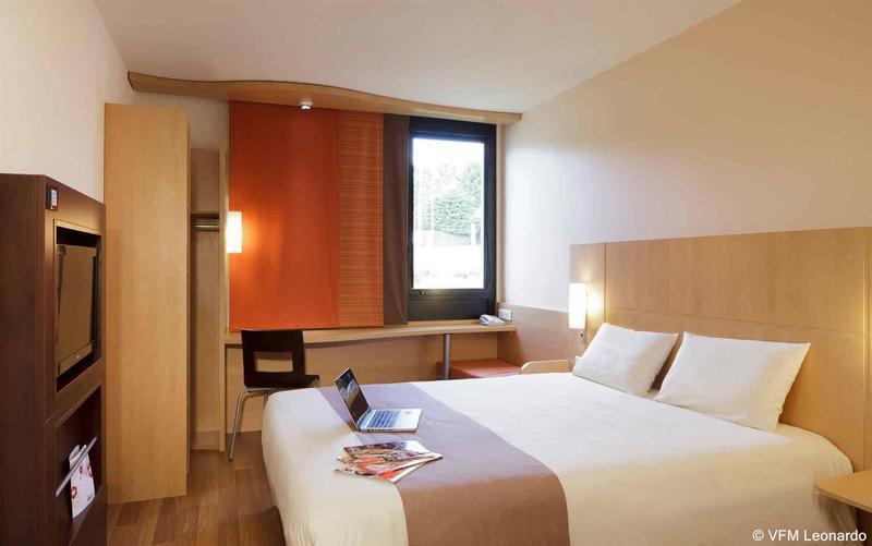 Hotel Ibis Guingamp Coeur De Bretagne Ploumagoar エクステリア 写真