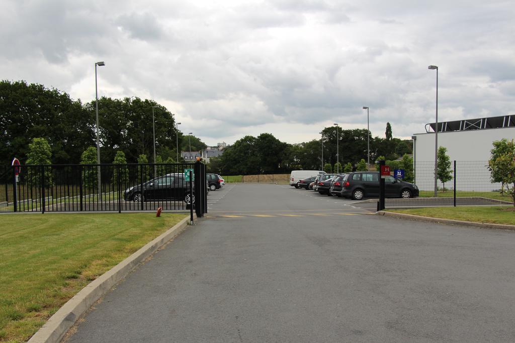 Hotel Ibis Guingamp Coeur De Bretagne Ploumagoar エクステリア 写真