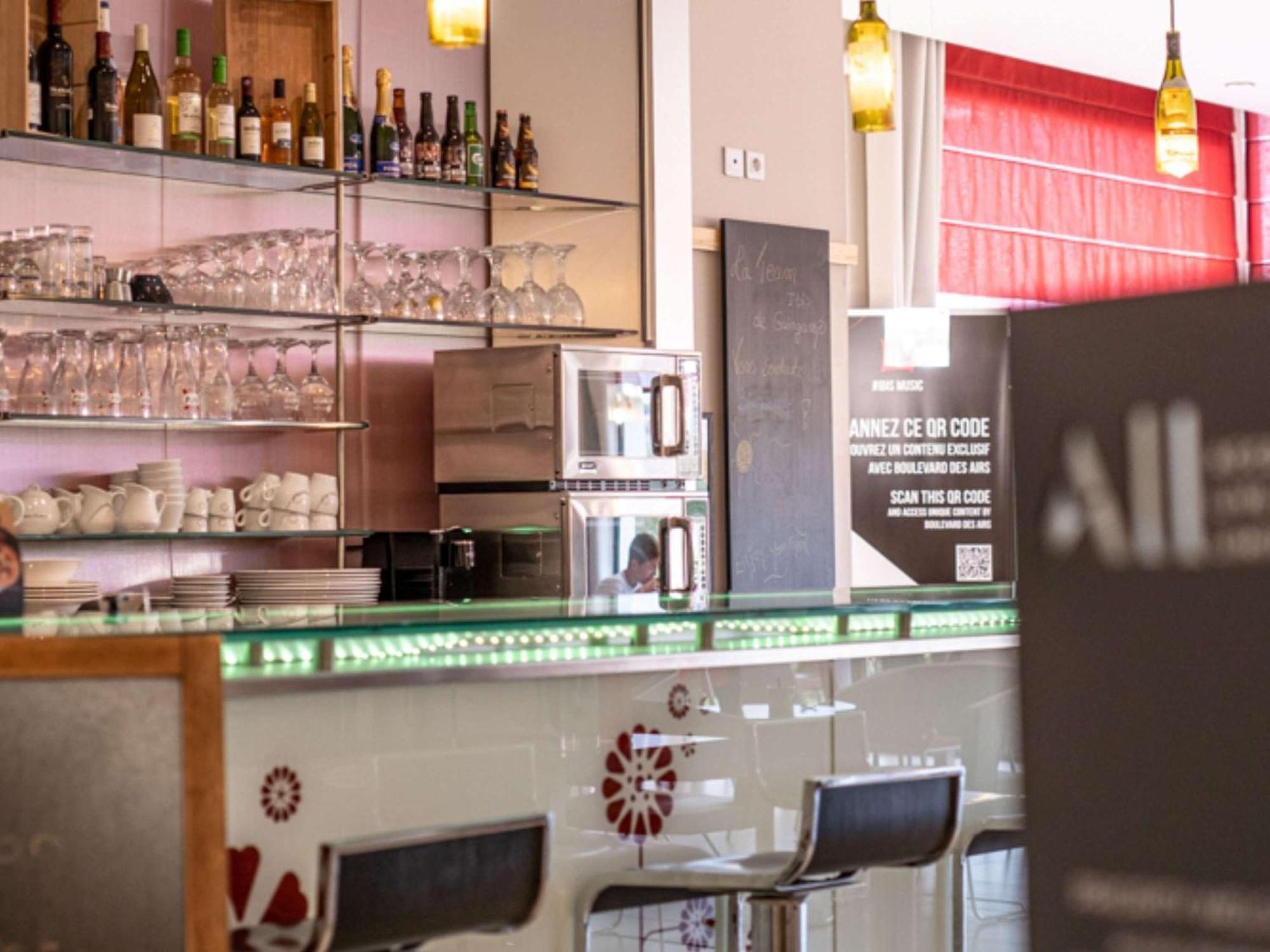 Hotel Ibis Guingamp Coeur De Bretagne Ploumagoar エクステリア 写真