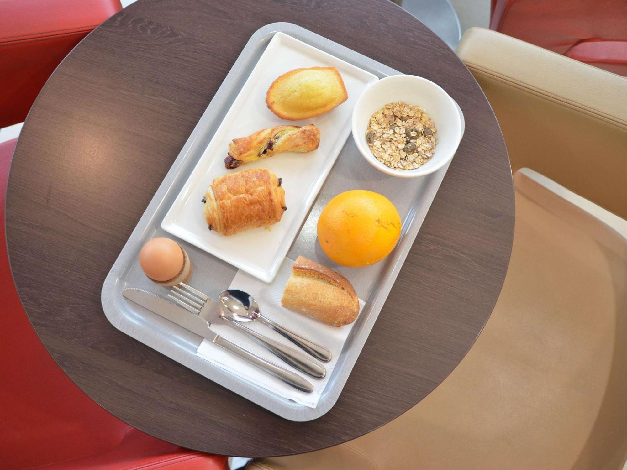 Hotel Ibis Guingamp Coeur De Bretagne Ploumagoar エクステリア 写真