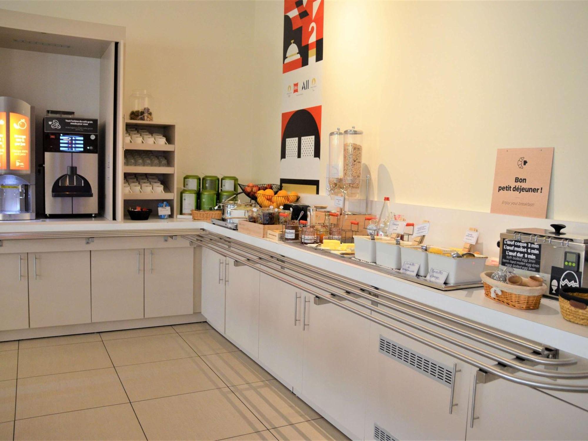 Hotel Ibis Guingamp Coeur De Bretagne Ploumagoar エクステリア 写真