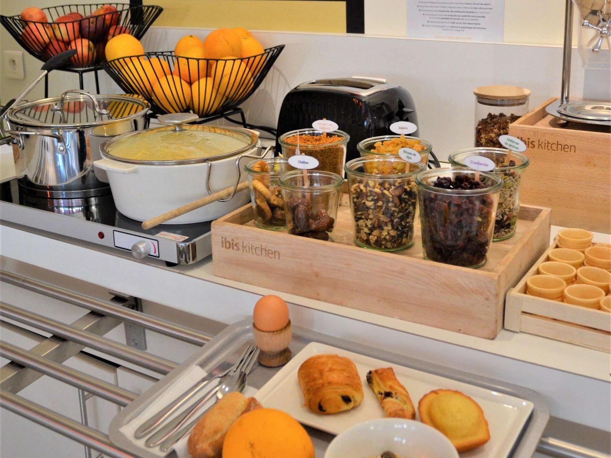 Hotel Ibis Guingamp Coeur De Bretagne Ploumagoar エクステリア 写真