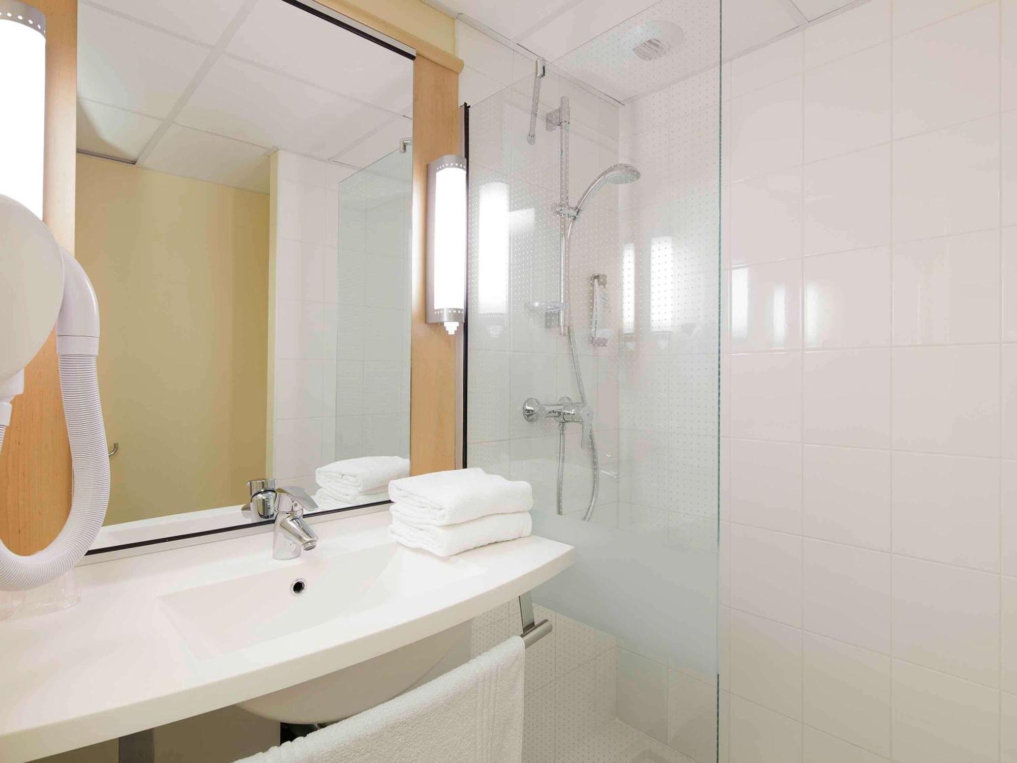 Hotel Ibis Guingamp Coeur De Bretagne Ploumagoar 部屋 写真