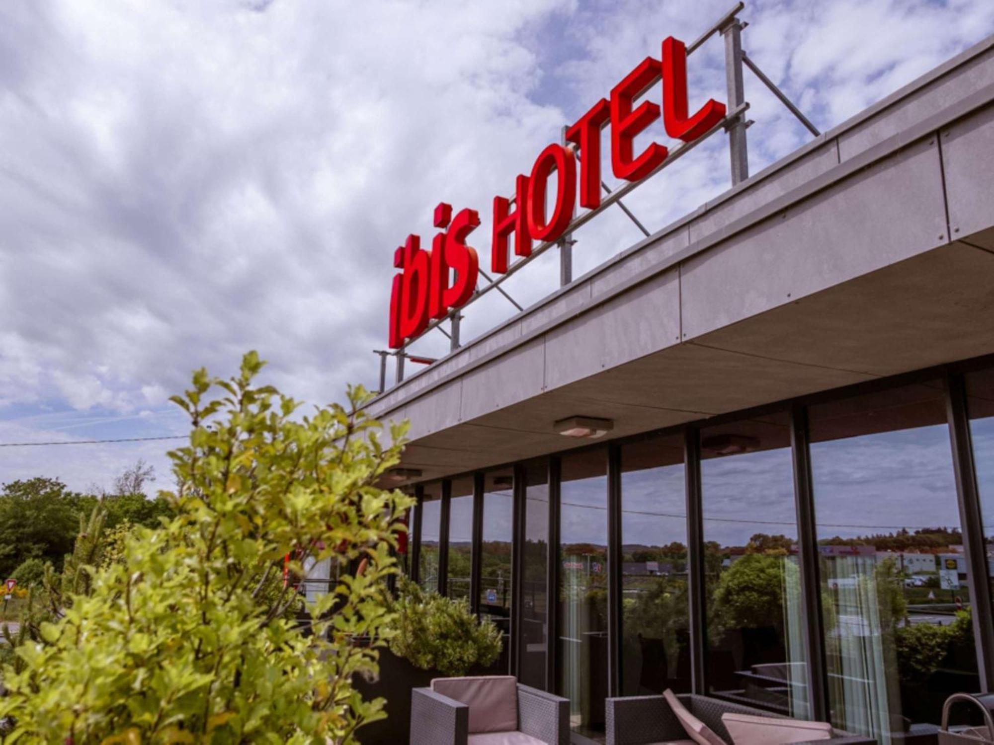 Hotel Ibis Guingamp Coeur De Bretagne Ploumagoar エクステリア 写真