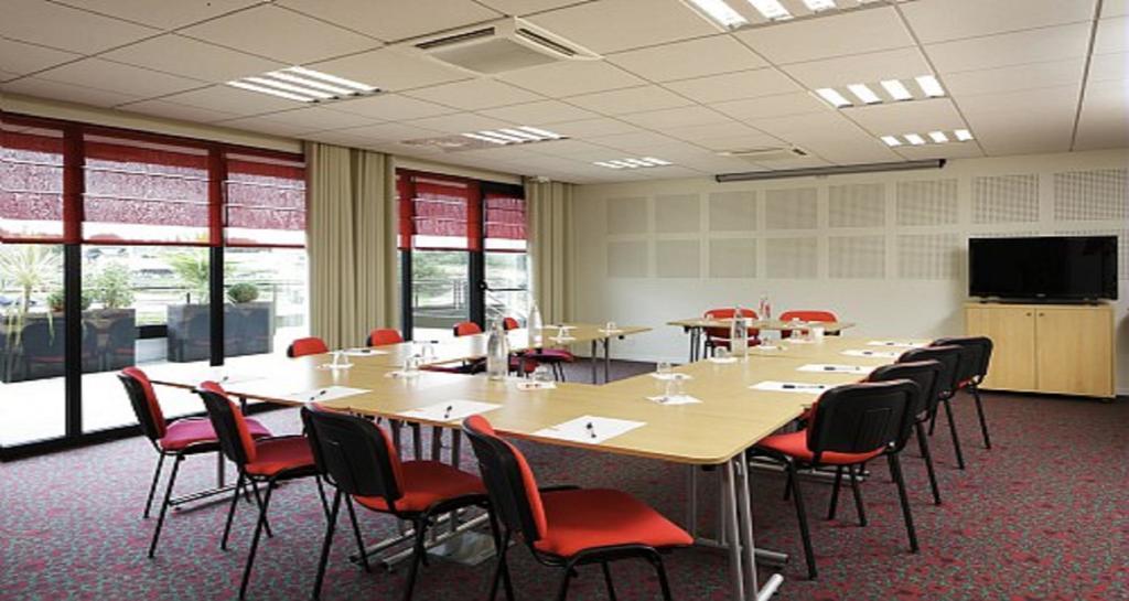 Hotel Ibis Guingamp Coeur De Bretagne Ploumagoar エクステリア 写真
