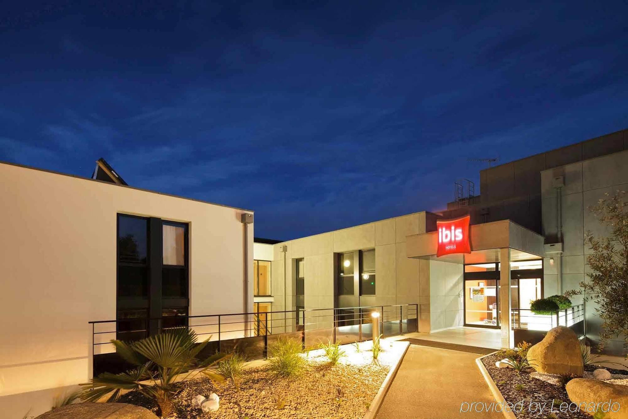 Hotel Ibis Guingamp Coeur De Bretagne Ploumagoar エクステリア 写真